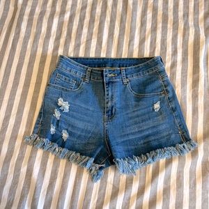 Amazon frayed denim shorts size small